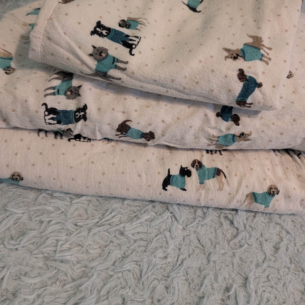 100% Cotton Flannel Twin Dog Print Sheet Set with Teal Accents